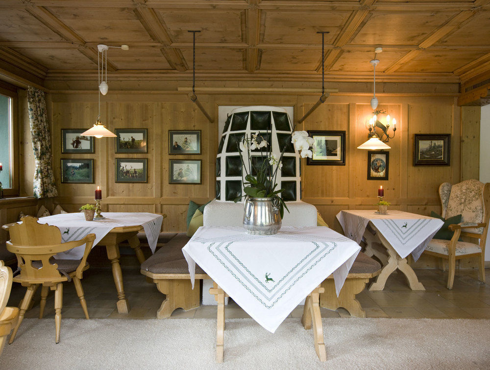 לך אם ארלברג Hotel Angela מסעדה תמונה